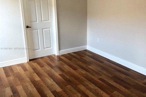 Townhouse in Pembroke Pines, Florida 3 bedrooms, 169.64 sq.m. № 2049742 - photo 9