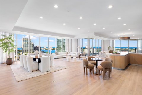 Condominio en venta en West Palm Beach, Florida, 4 dormitorios, 410.63 m2 № 2081874 - foto 1