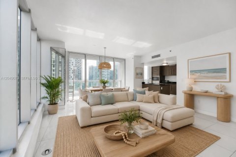 Condo in Miami, Florida, 2 bedrooms  № 2252078 - photo 2