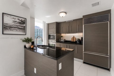 Condo in Miami, Florida, 2 bedrooms  № 2252078 - photo 4