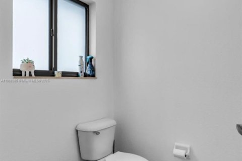 Купить виллу или дом в Майами, Флорида 4 спальни, 233.84м2, № 1971477 - фото 9