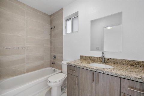 Villa ou maison à louer à Miami, Floride: 3 chambres, 96.06 m2 № 2269607 - photo 4