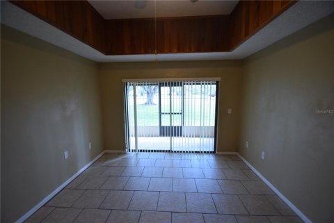 Condo in Mulberry, Florida, 2 bedrooms  № 1913338 - photo 8