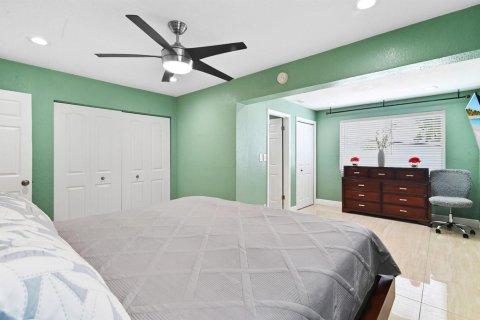 House in Palm Springs, Florida 3 bedrooms, 132.01 sq.m. № 2180225 - photo 22