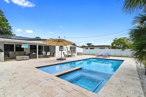 House in Palm Springs, Florida 3 bedrooms, 132.01 sq.m. № 2180225 - photo 30