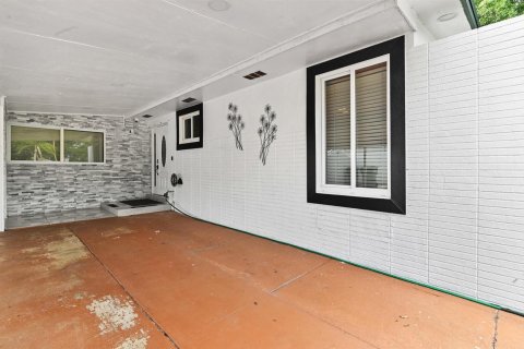 House in Palm Springs, Florida 3 bedrooms, 132.01 sq.m. № 2180225 - photo 3