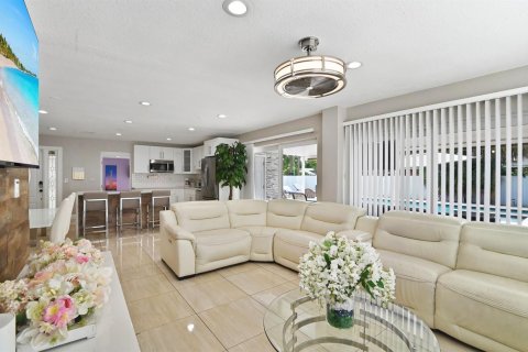 House in Palm Springs, Florida 3 bedrooms, 132.01 sq.m. № 2180225 - photo 16