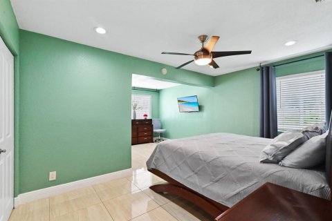 House in Palm Springs, Florida 3 bedrooms, 132.01 sq.m. № 2180225 - photo 21