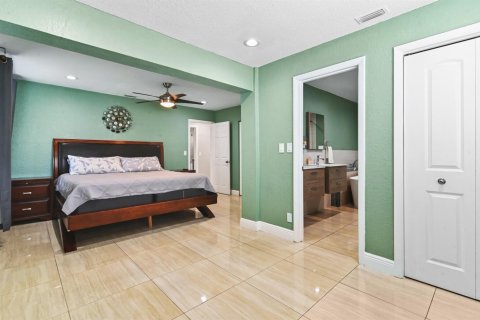 House in Palm Springs, Florida 3 bedrooms, 132.01 sq.m. № 2180225 - photo 23
