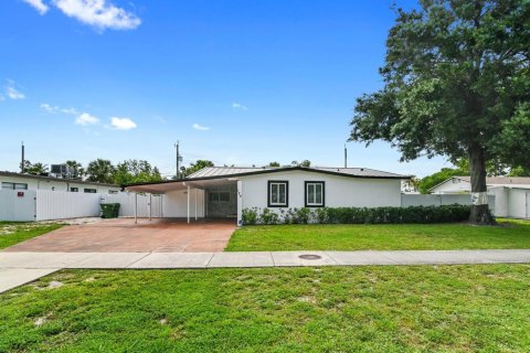 Casa en Palm Springs, Florida 3 dormitorios, 132.01 m2 № 2180225