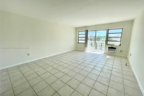 Copropriété à louer à Miami Beach, Floride: 45.52 m2 № 1932371 - photo 2