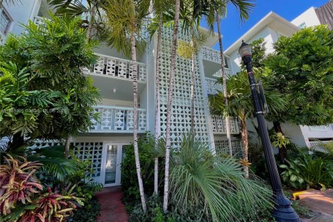 Copropriété à louer à Miami Beach, Floride: 45.52 m2 № 1932371 - photo 1