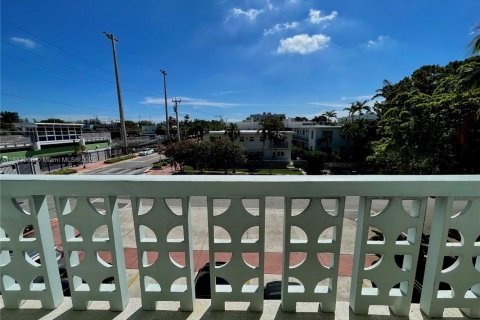 Copropriété à louer à Miami Beach, Floride: 45.52 m2 № 1932371 - photo 12