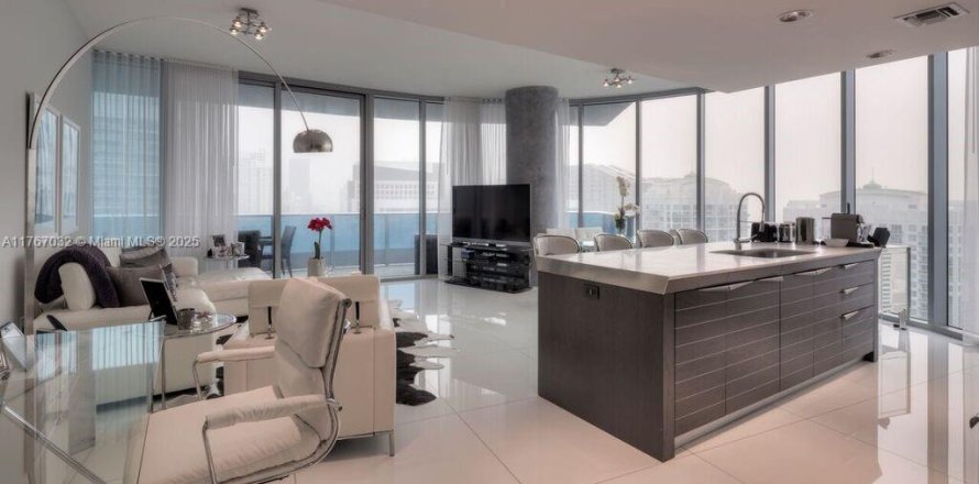 Condominio en Miami, Florida, 2 dormitorios № 1863359