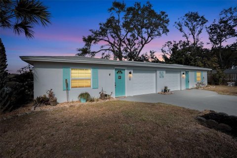 Immobilier commercial à Sarasota, Floride 6 chambres, 196.77 m2 № 2147429
