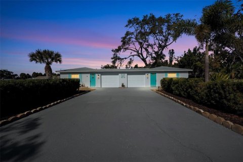 Immobilier commercial à vendre à Sarasota, Floride: 6 chambres, 196.77 m2 № 2147429 - photo 2