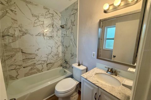 Immobilier commercial à vendre à Sarasota, Floride: 6 chambres, 196.77 m2 № 2147429 - photo 9