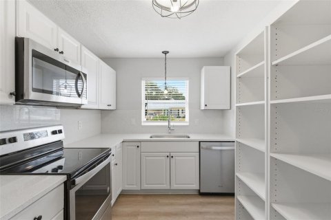 Immobilier commercial à vendre à Sarasota, Floride: 6 chambres, 196.77 m2 № 2147429 - photo 23