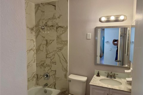 Immobilier commercial à vendre à Sarasota, Floride: 6 chambres, 196.77 m2 № 2147429 - photo 10