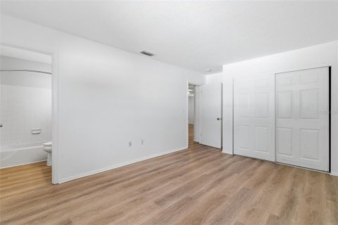 Immobilier commercial à vendre à Sarasota, Floride: 6 chambres, 196.77 m2 № 2147429 - photo 16