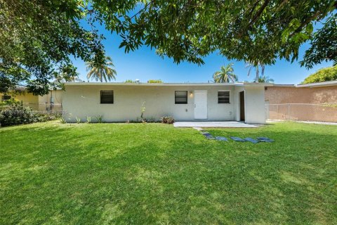House in Pompano Beach, Florida 3 bedrooms, 100.33 sq.m. № 1689333 - photo 24