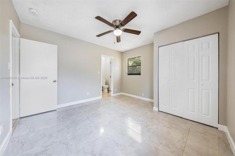 House in Pompano Beach, Florida 3 bedrooms, 100.33 sq.m. № 1689333 - photo 19