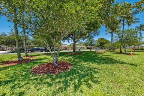 House in Pompano Beach, Florida 3 bedrooms, 100.33 sq.m. № 1689333 - photo 26