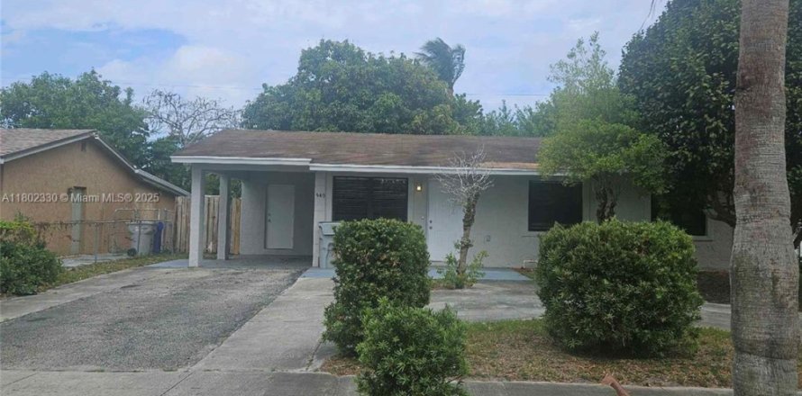 House in Pompano Beach, Florida 3 bedrooms, 100.33 sq.m. № 1689333