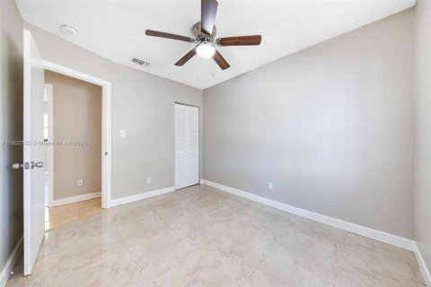 House in Pompano Beach, Florida 3 bedrooms, 100.33 sq.m. № 1689333 - photo 22