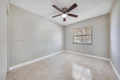 House in Pompano Beach, Florida 3 bedrooms, 100.33 sq.m. № 1689333 - photo 21