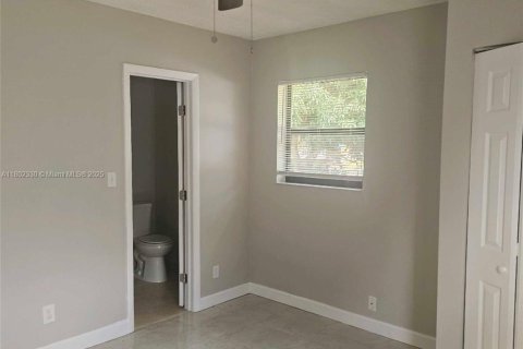 House in Pompano Beach, Florida 3 bedrooms, 100.33 sq.m. № 1689333 - photo 7