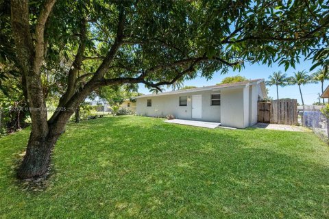House in Pompano Beach, Florida 3 bedrooms, 100.33 sq.m. № 1689333 - photo 25