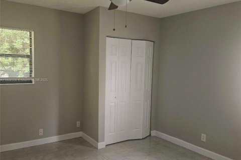 House in Pompano Beach, Florida 3 bedrooms, 100.33 sq.m. № 1689333 - photo 5
