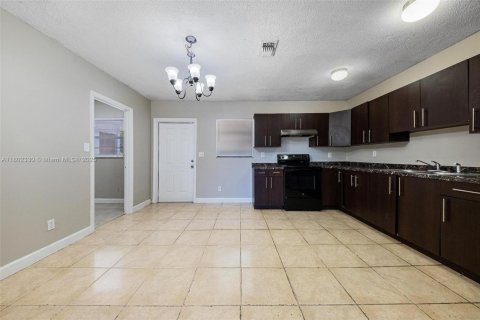 House in Pompano Beach, Florida 3 bedrooms, 100.33 sq.m. № 1689333 - photo 12