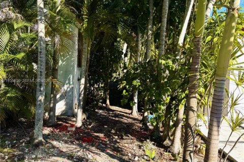 Villa ou maison à vendre à Miami, Floride: 2 chambres, 75.07 m2 № 1994132 - photo 10
