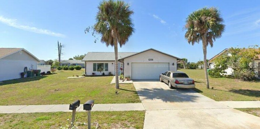 House in Port Charlotte, Florida 2 bedrooms, 121.05 sq.m. № 1680722