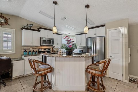 House in Lady Lake, Florida 2 bedrooms, 128.95 sq.m. № 1876060 - photo 13