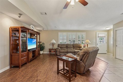 House in Lady Lake, Florida 2 bedrooms, 128.95 sq.m. № 1876060 - photo 7