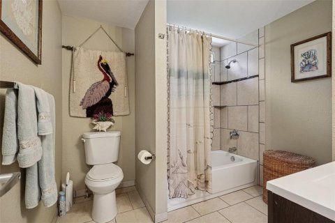 House in Lady Lake, Florida 2 bedrooms, 128.95 sq.m. № 1876060 - photo 20