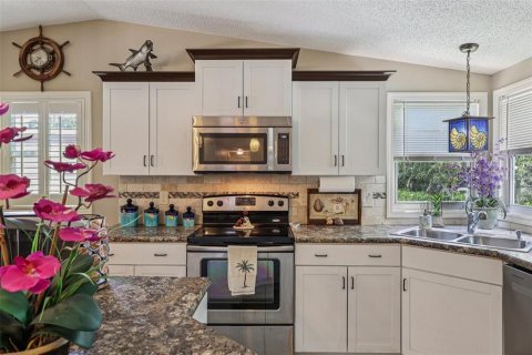 House in Lady Lake, Florida 2 bedrooms, 128.95 sq.m. № 1876060 - photo 16
