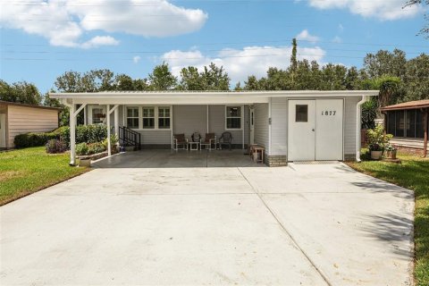 House in Lady Lake, Florida 2 bedrooms, 128.95 sq.m. № 1876060 - photo 1