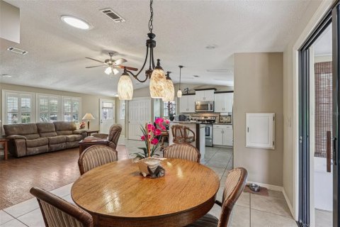 House in Lady Lake, Florida 2 bedrooms, 128.95 sq.m. № 1876060 - photo 12