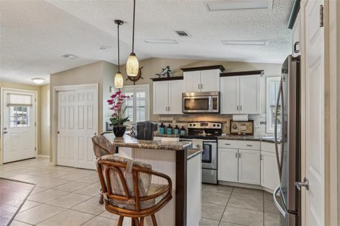 House in Lady Lake, Florida 2 bedrooms, 128.95 sq.m. № 1876060 - photo 14