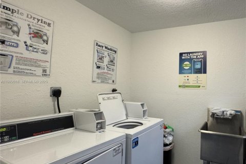 Villa ou maison à louer à Miami, Floride: 1 chambre, 51.1 m2 № 1983542 - photo 15