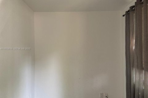 Villa ou maison à louer à Miami, Floride: 1 chambre, 51.1 m2 № 1983542 - photo 13