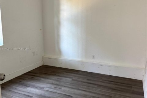 Villa ou maison à louer à Miami, Floride: 1 chambre, 51.1 m2 № 1983542 - photo 10