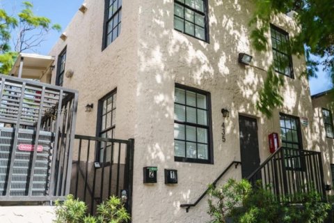 Villa ou maison à louer à Miami, Floride: 1 chambre, 51.1 m2 № 1983542 - photo 3