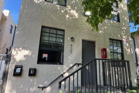 Villa ou maison à louer à Miami, Floride: 1 chambre, 51.1 m2 № 1983542 - photo 4