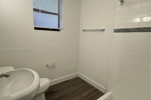 Villa ou maison à louer à Miami, Floride: 1 chambre, 51.1 m2 № 1983542 - photo 11