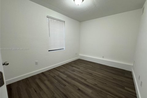 Villa ou maison à louer à Miami, Floride: 1 chambre, 51.1 m2 № 1983542 - photo 9